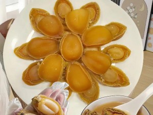 牛奈和鲍鱼都是营养丰富的食材，一起食用并无禁忌