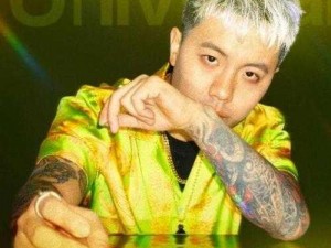 具有独特音乐风格的白人未成年 RAPPER 推出最新专辑